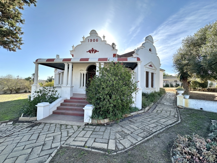 4 Bedroom Property for Sale in Bergzicht Western Cape